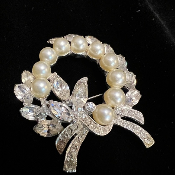 Vintage Eisenberg Ice Brooch Rhinestones and pearls - Picture 1 of 4